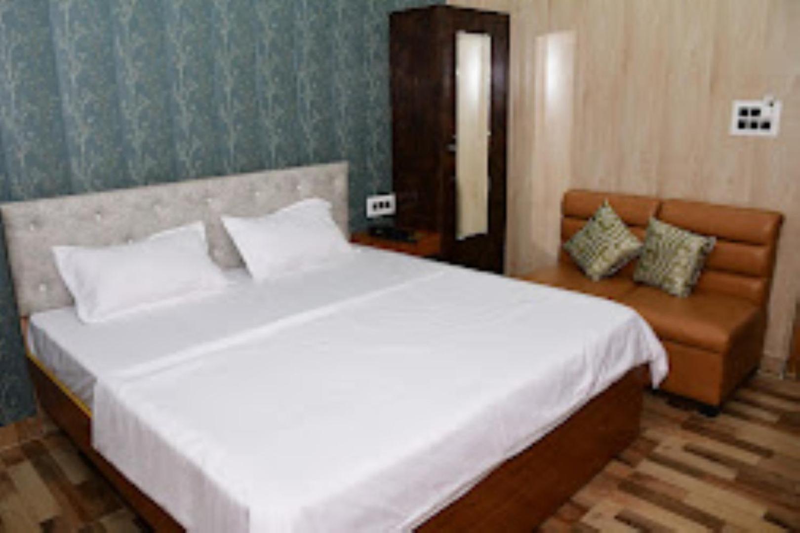 Renu Paradise , Ayodhya Hotel Exterior photo
